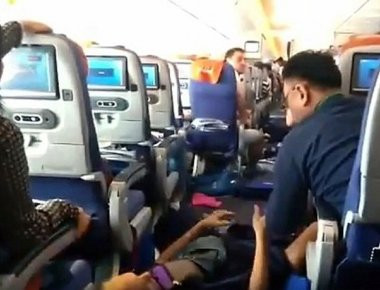 Σοκαριστικές λήψεις από την πτήση της Aeroflot που έπεσε σε αναταράξεις (φωτό, βίντεο)